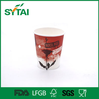 China Las tazas de papel de la bebida fría ligera con la categoría alimenticia PE filman los materiales para la tienda proveedor