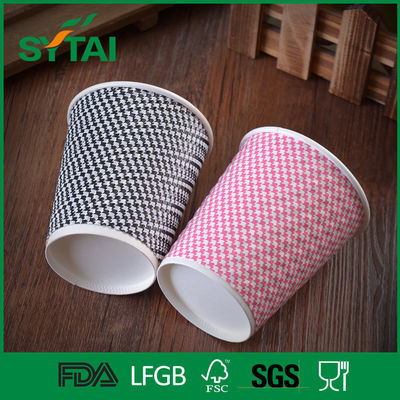 China tazas de café modificadas para requisitos particulares del papel de la ondulación, tazas disponibles para las bebidas calientes con la tapa proveedor