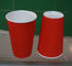 Las tazas de papel del PE de la ondulación roja del papel revestido aislaron las tazas de café con las tapas 500ml proveedor