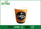 Modifique las tazas dobles disponibles del papel de empapelar para requisitos particulares para el café caliente con las tapas proveedor