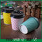 Las tazas de papel de grabación en relieve creativas de la ondulación del logotipo, las tazas de café disponibles calientes modificadas para requisitos particulares diseñan proveedor