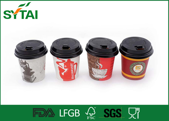 China Las tazas de papel biodegradables/10oz de la prenda impermeable de la categoría alimenticia aislaron las tazas de café de papel proveedor